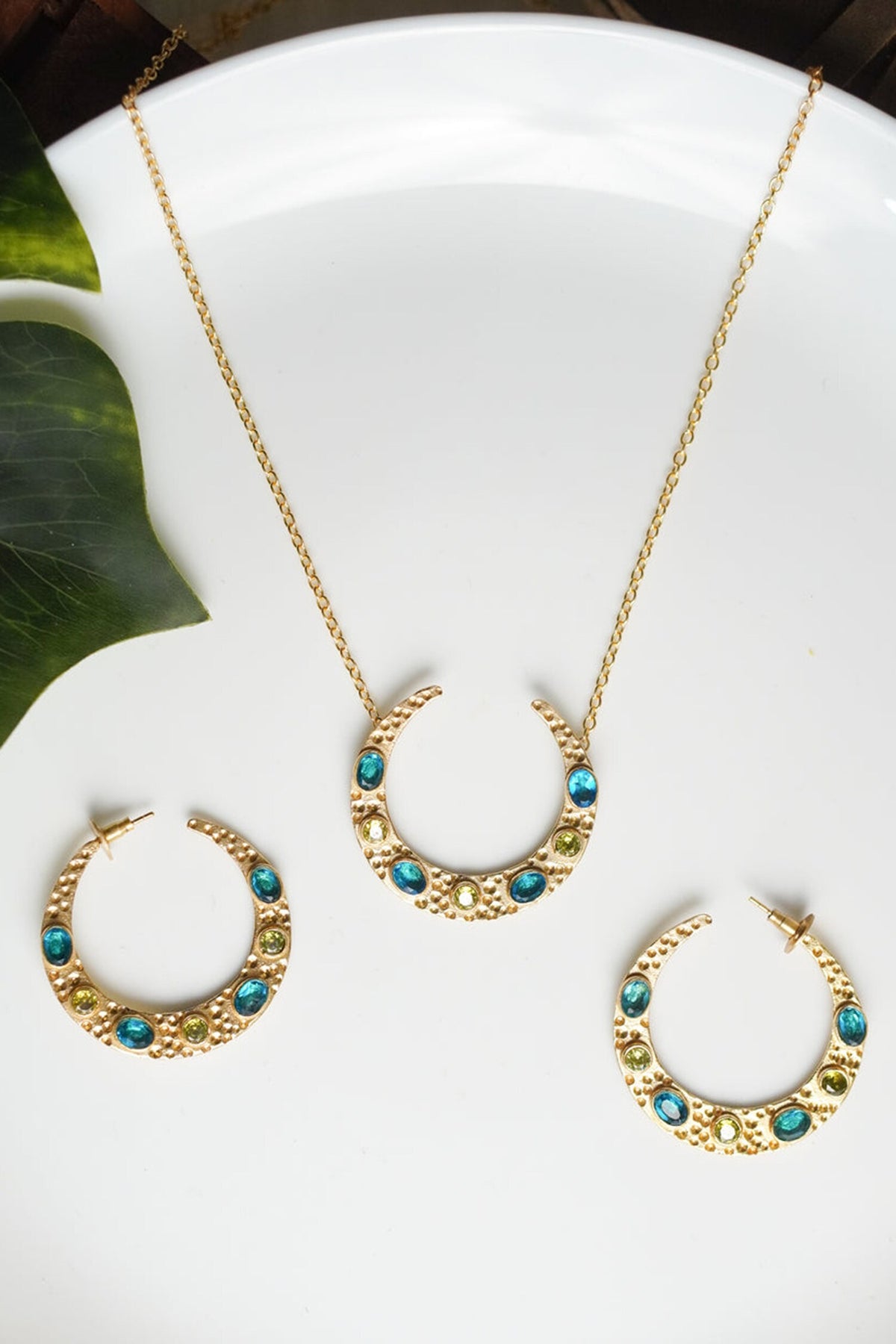 Paradise On Moon Shaped Pendant Necklace Set 