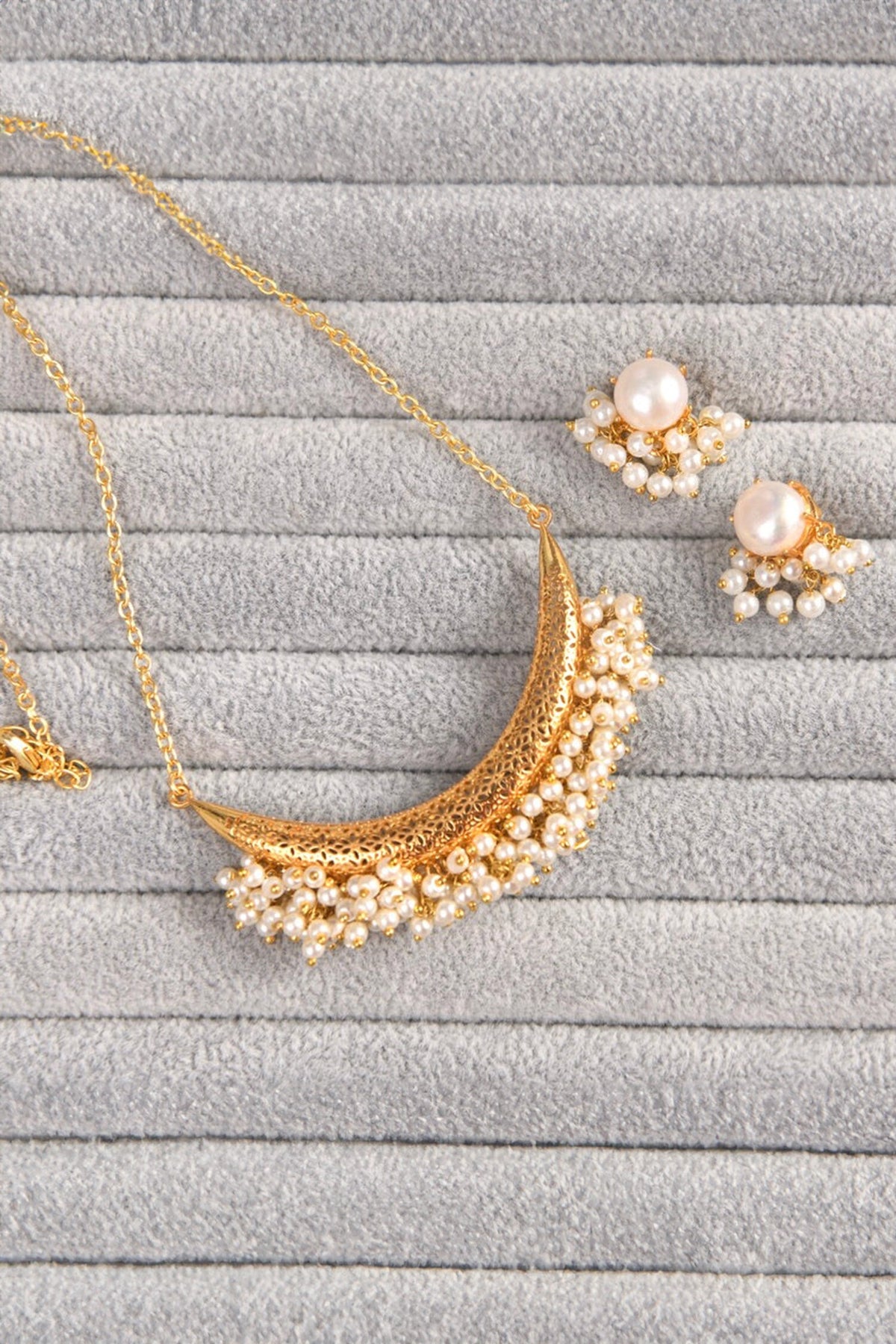 Pearls Embellished Necklace Set 