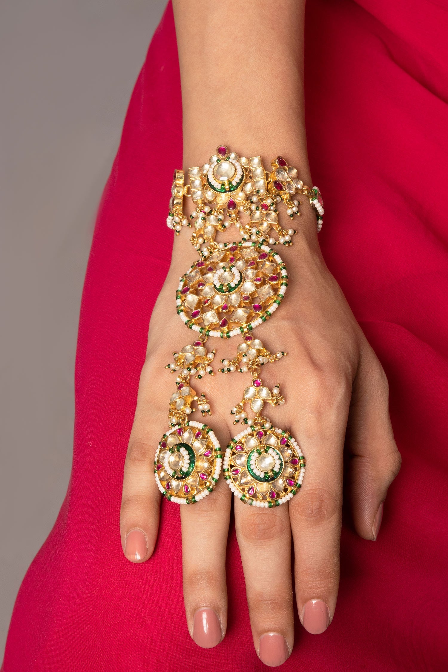Aarohi Kundan Hathphool 