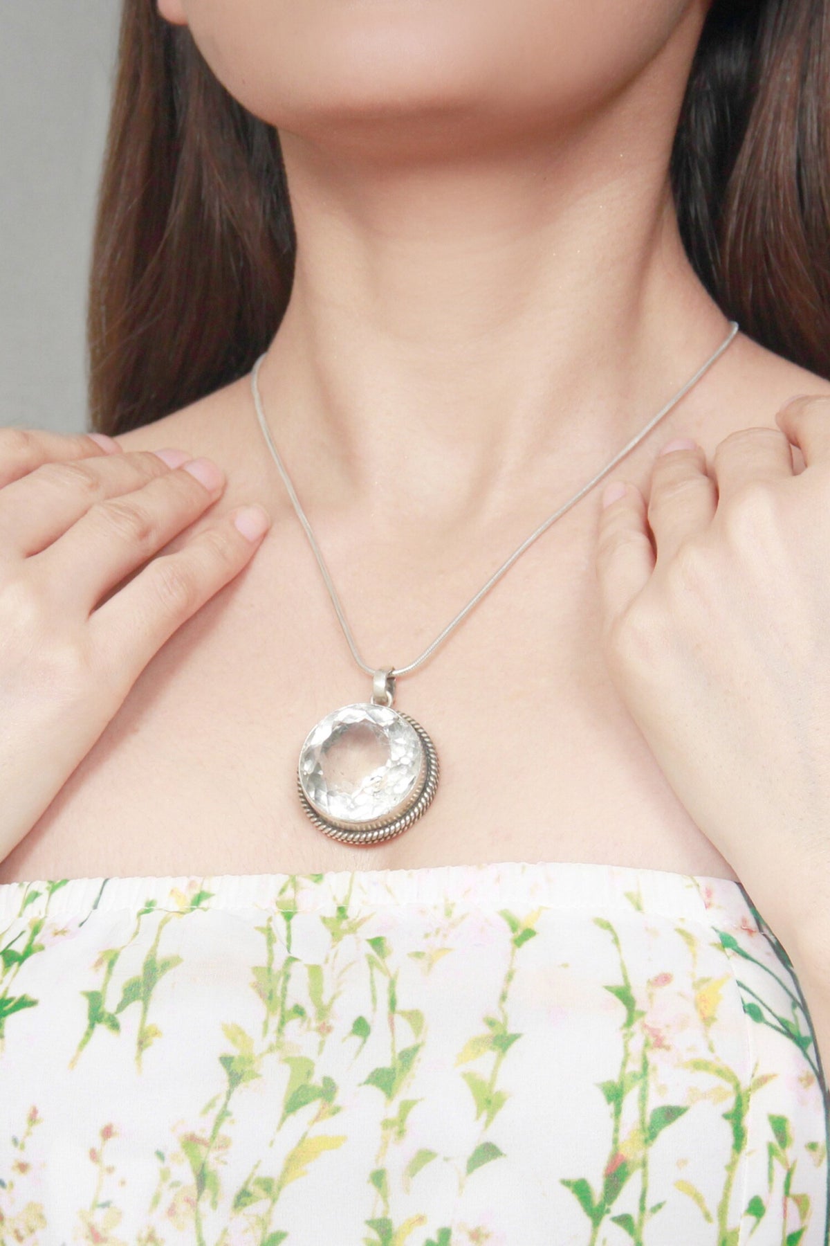Circular Pendant Necklace 