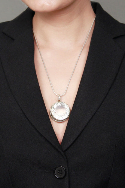 Circular Pendant Necklace 