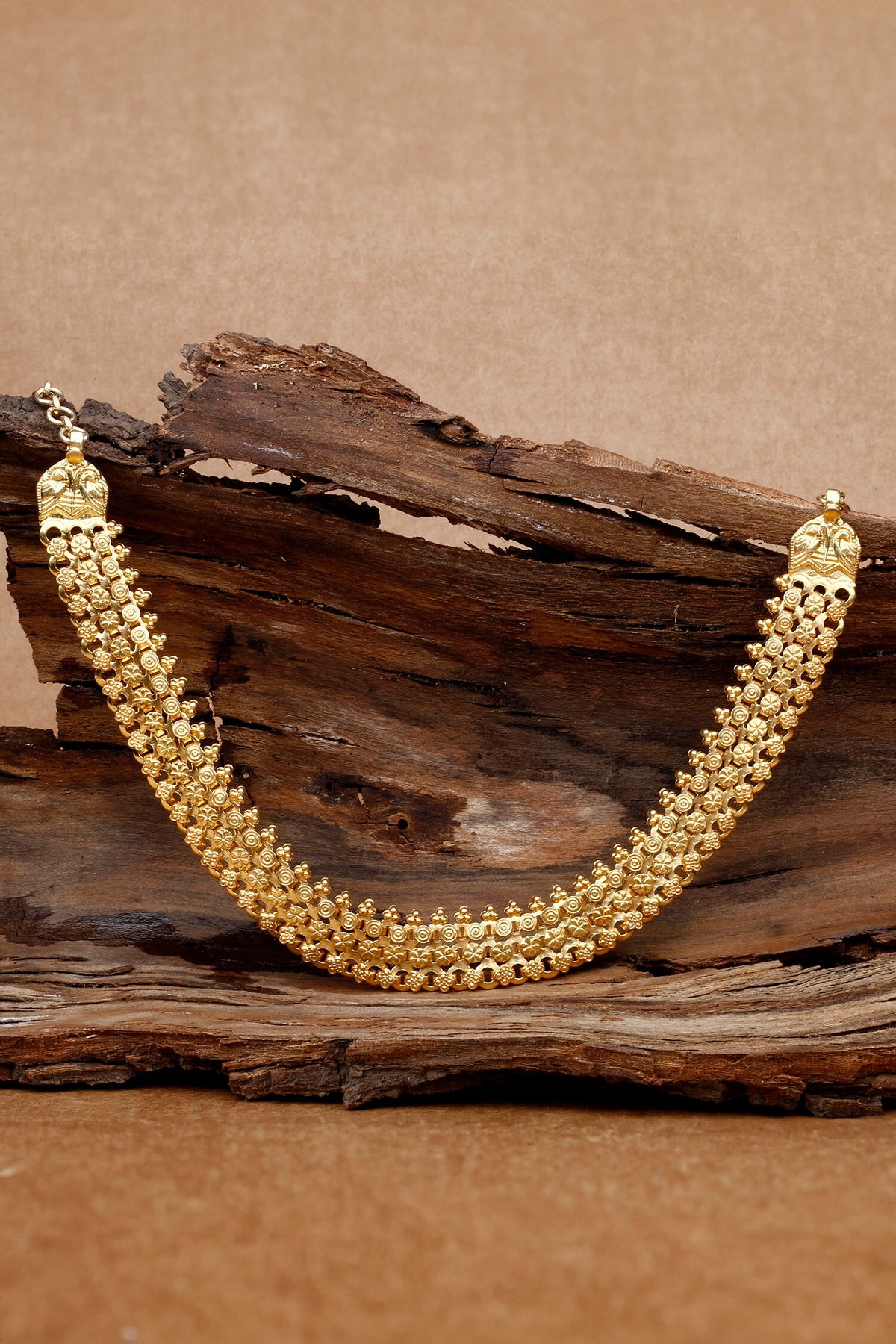 Hina Carved Bloom Motif Necklace 