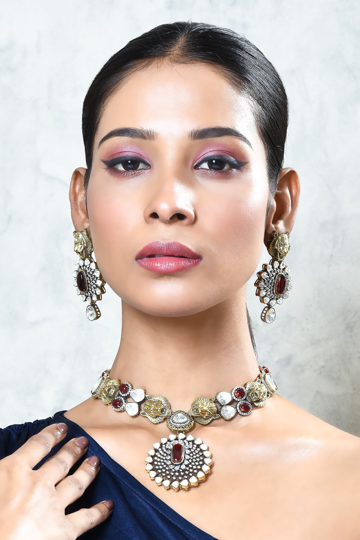 Kundan Stones Embellished Pendant Necklace Set 