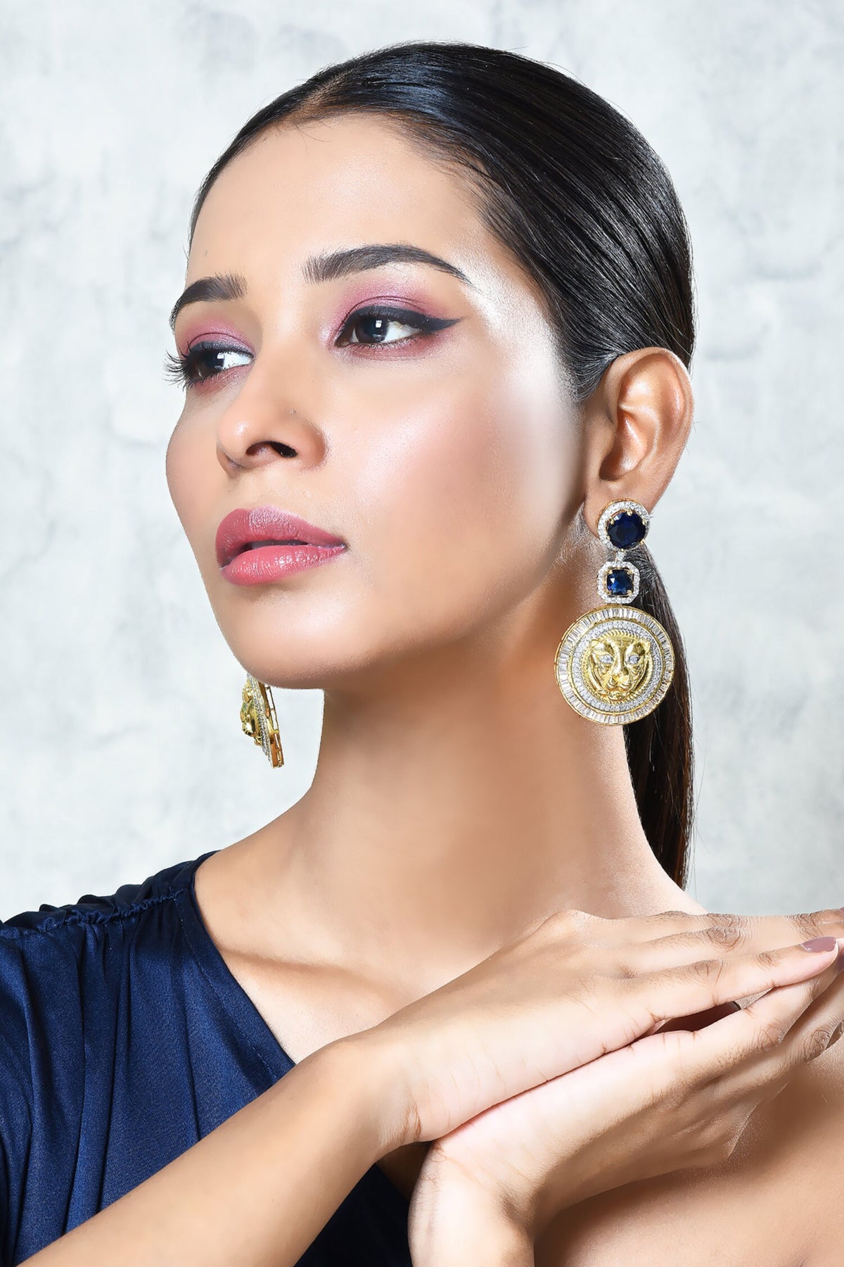 Carved Lion Pattern Dangler Earrings 