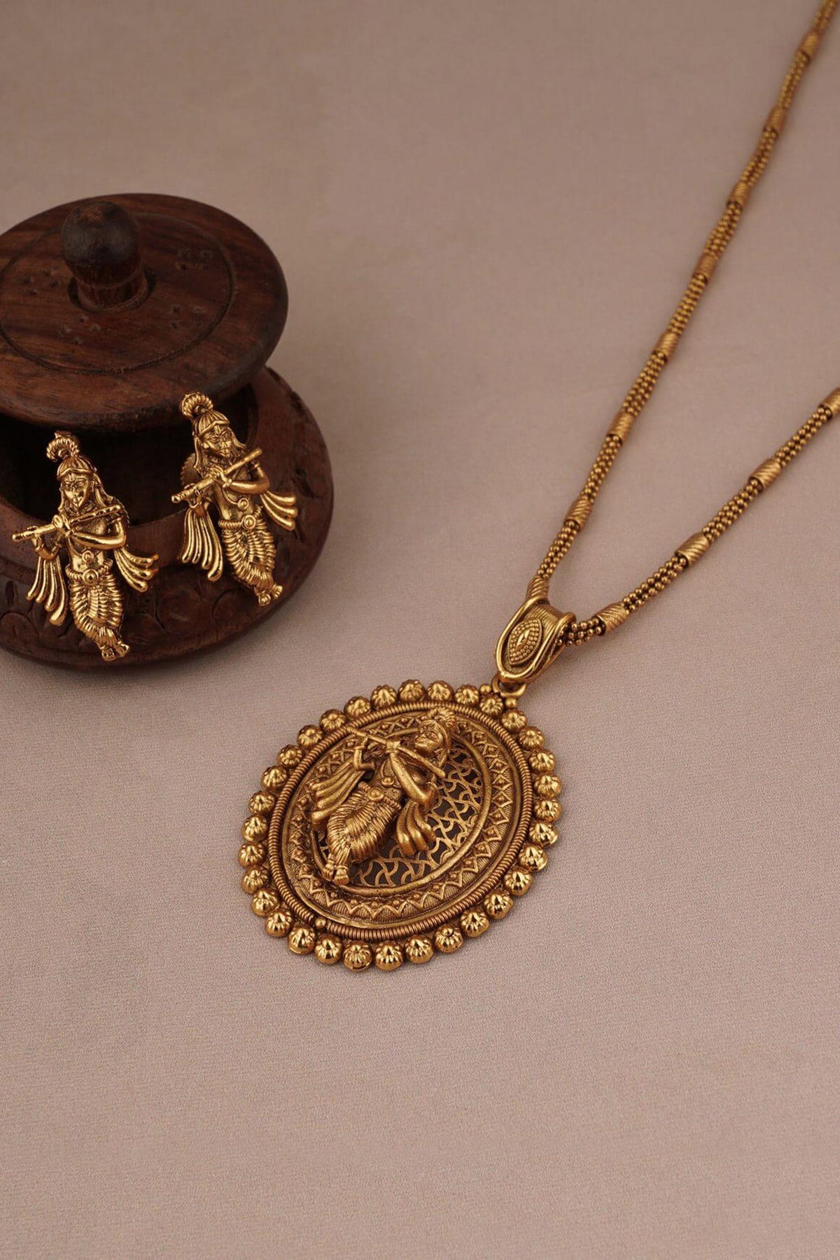 Temple Pendant Necklace Set 