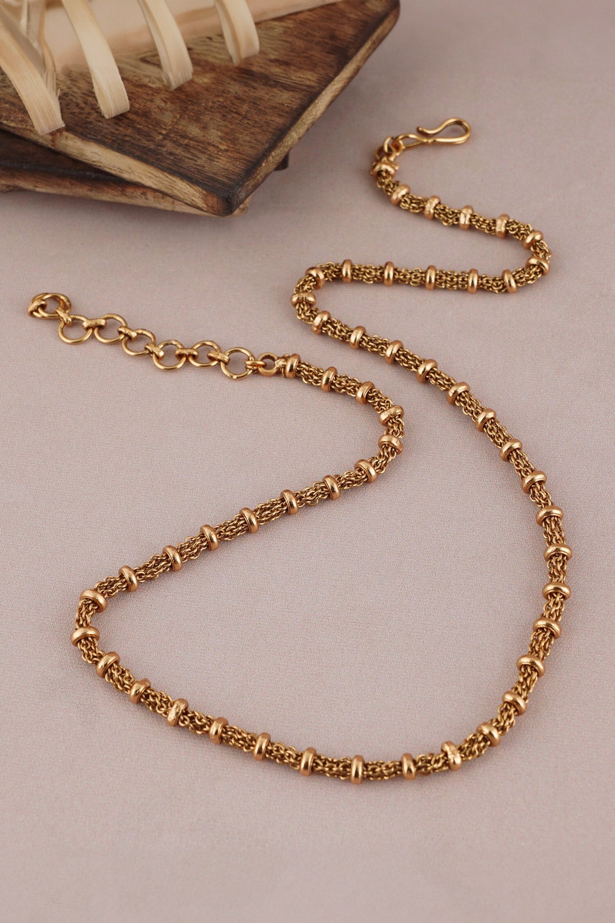 Intertwined Carved Necklace 