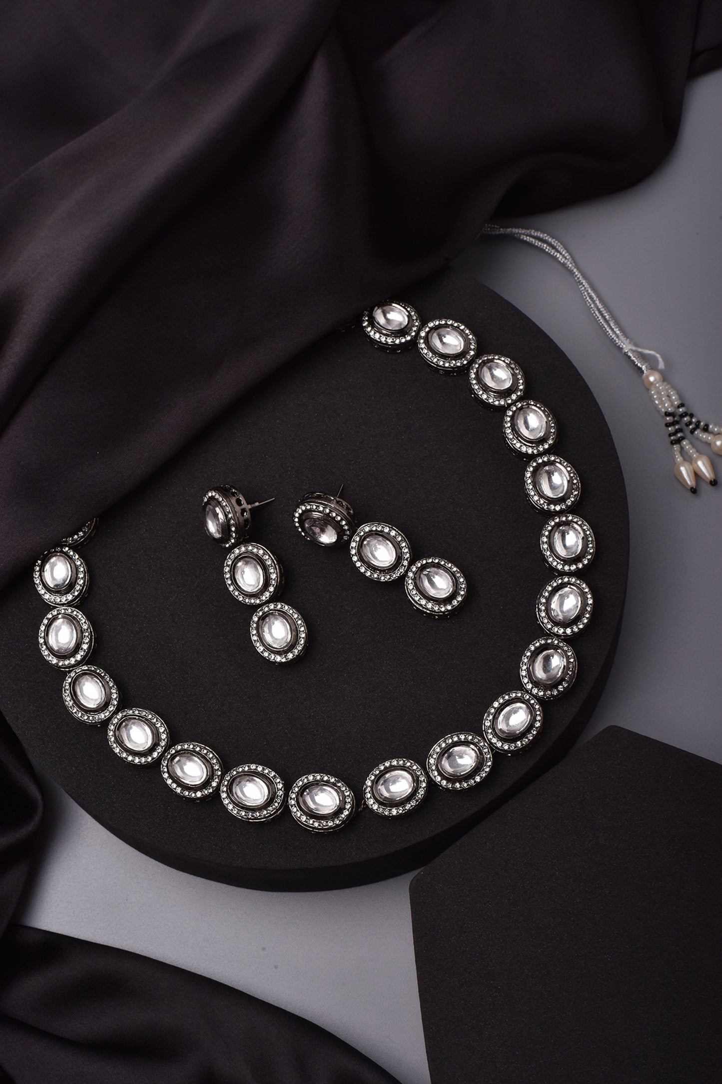 Kundan Embellished Necklace Set 