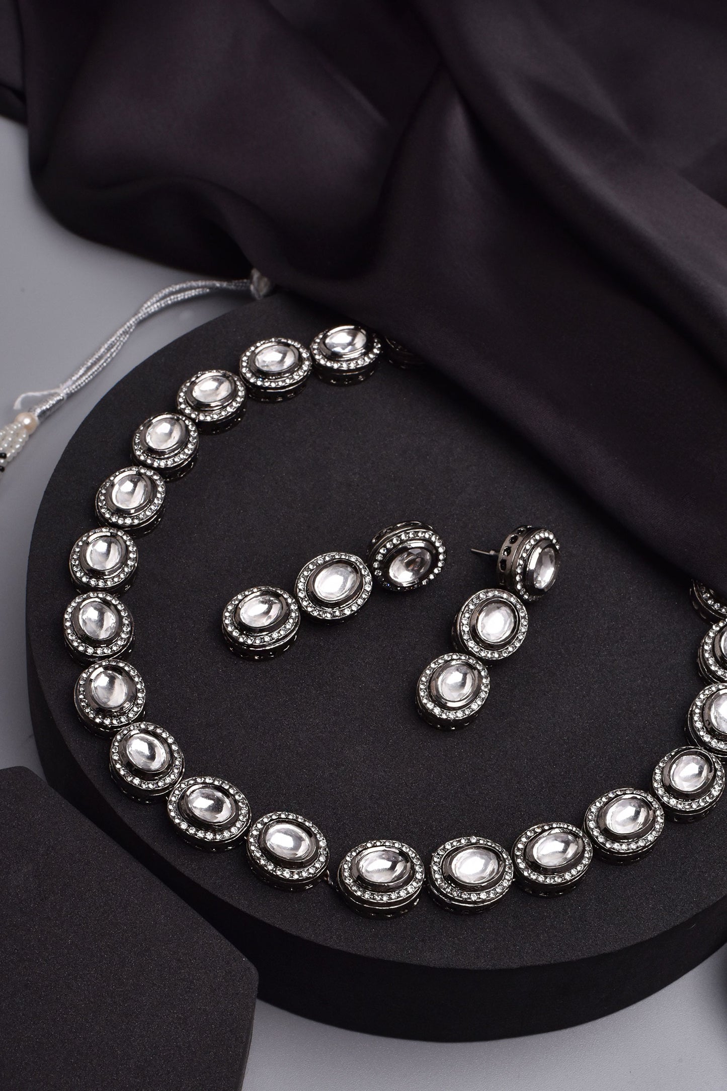 Kundan Embellished Necklace Set 