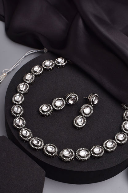 Kundan Embellished Necklace Set 