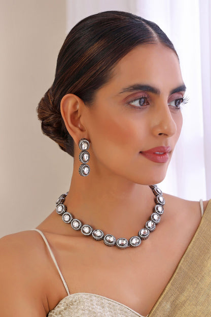 Kundan Embellished Necklace Set 