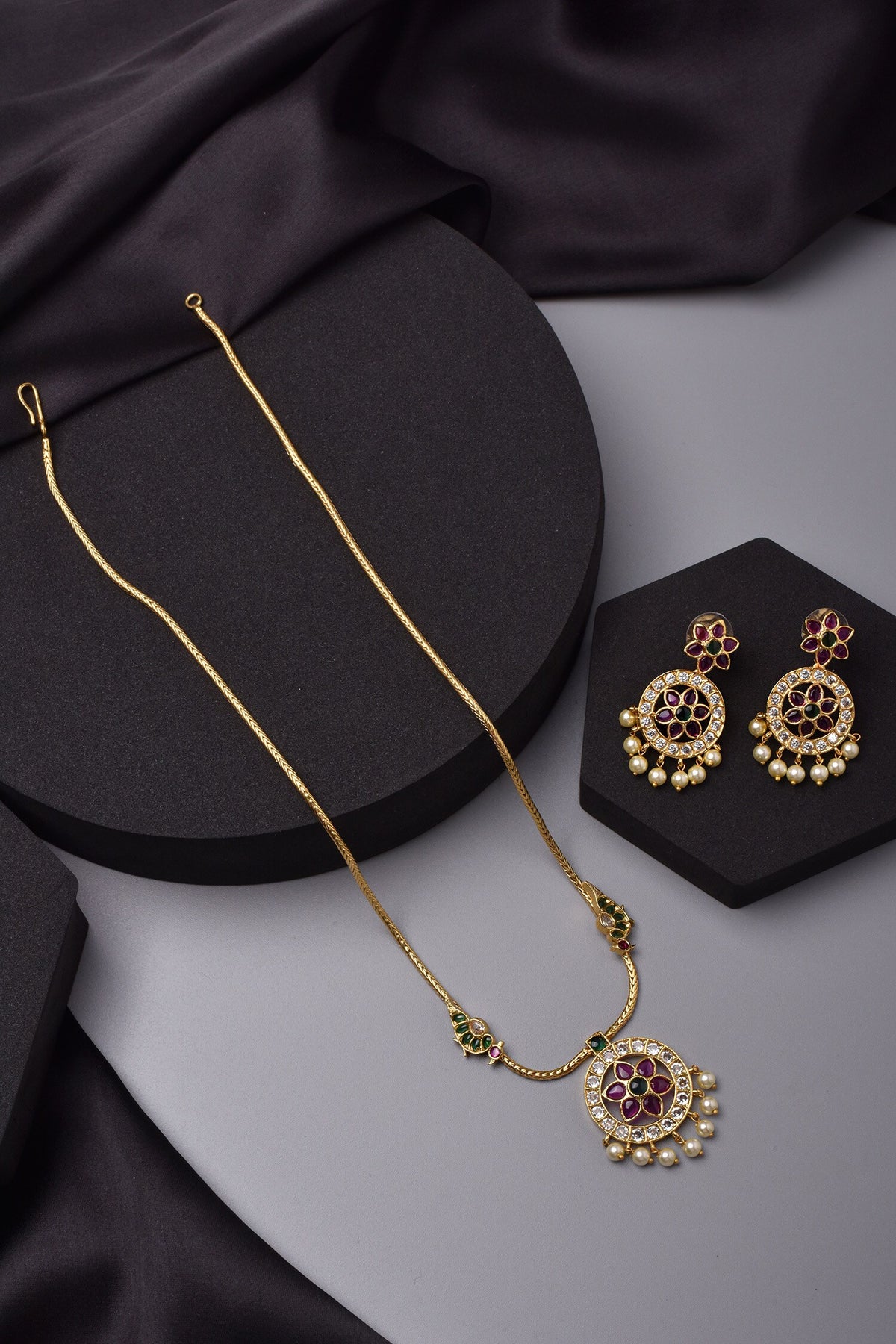 Circular Jadau Pendant Necklace Set 