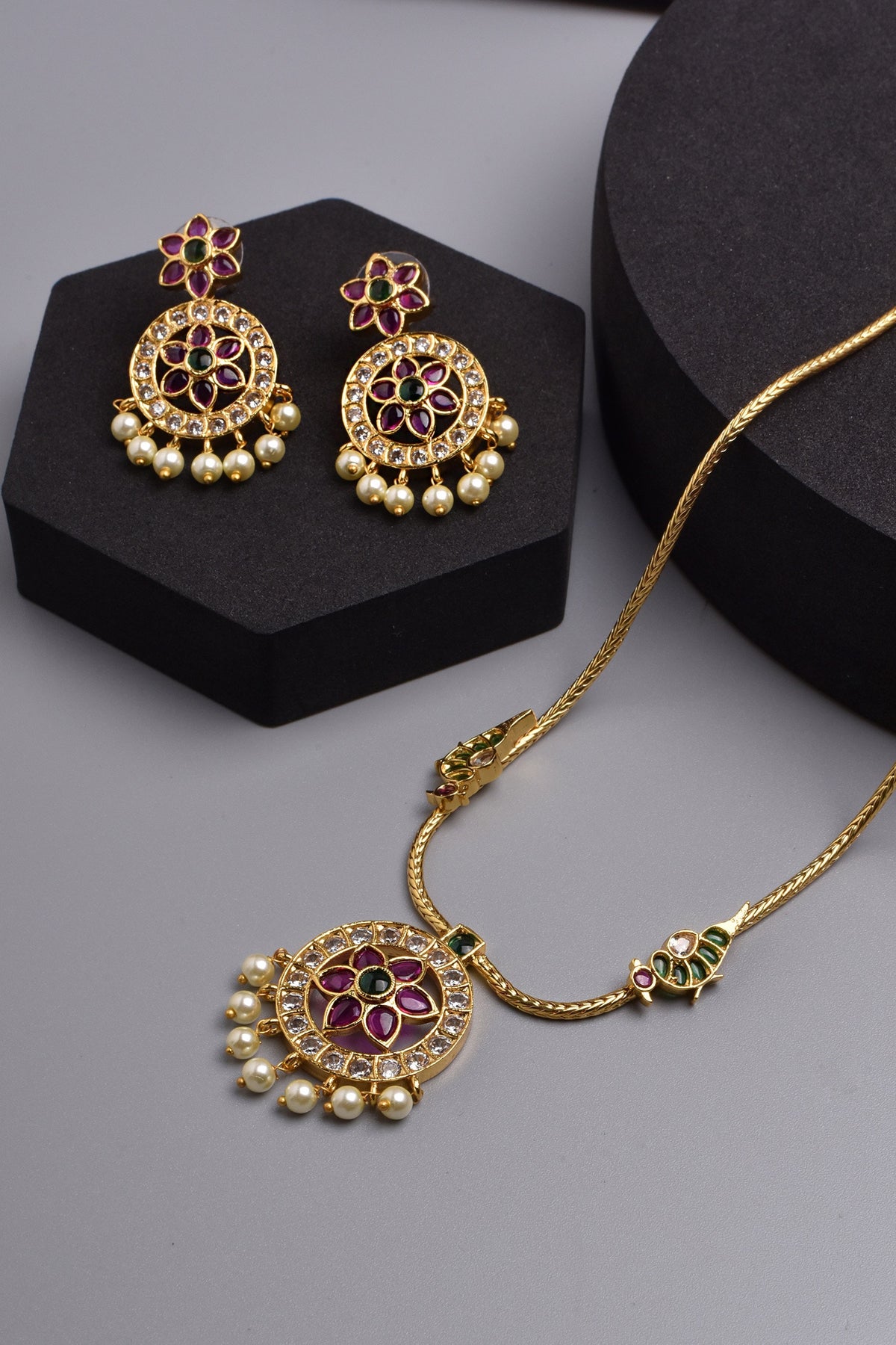 Circular Jadau Pendant Necklace Set 
