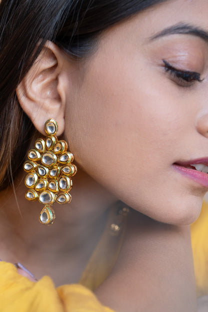 Kundan Embellished Floral Pattern Earrings 