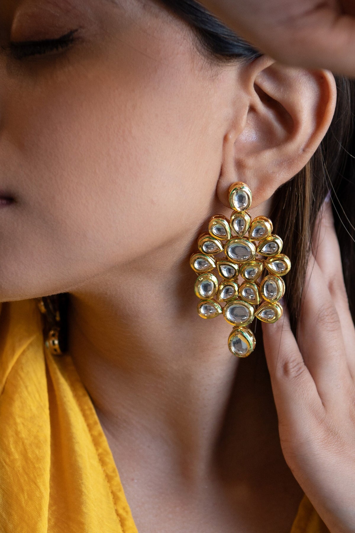 Kundan Embellished Floral Pattern Earrings 