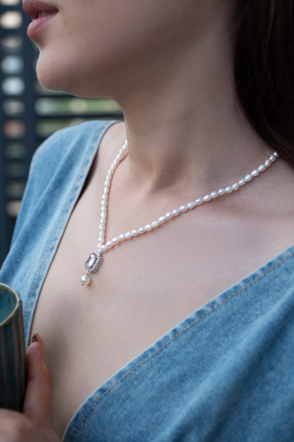 Pearl Embellished Pendant Necklace 