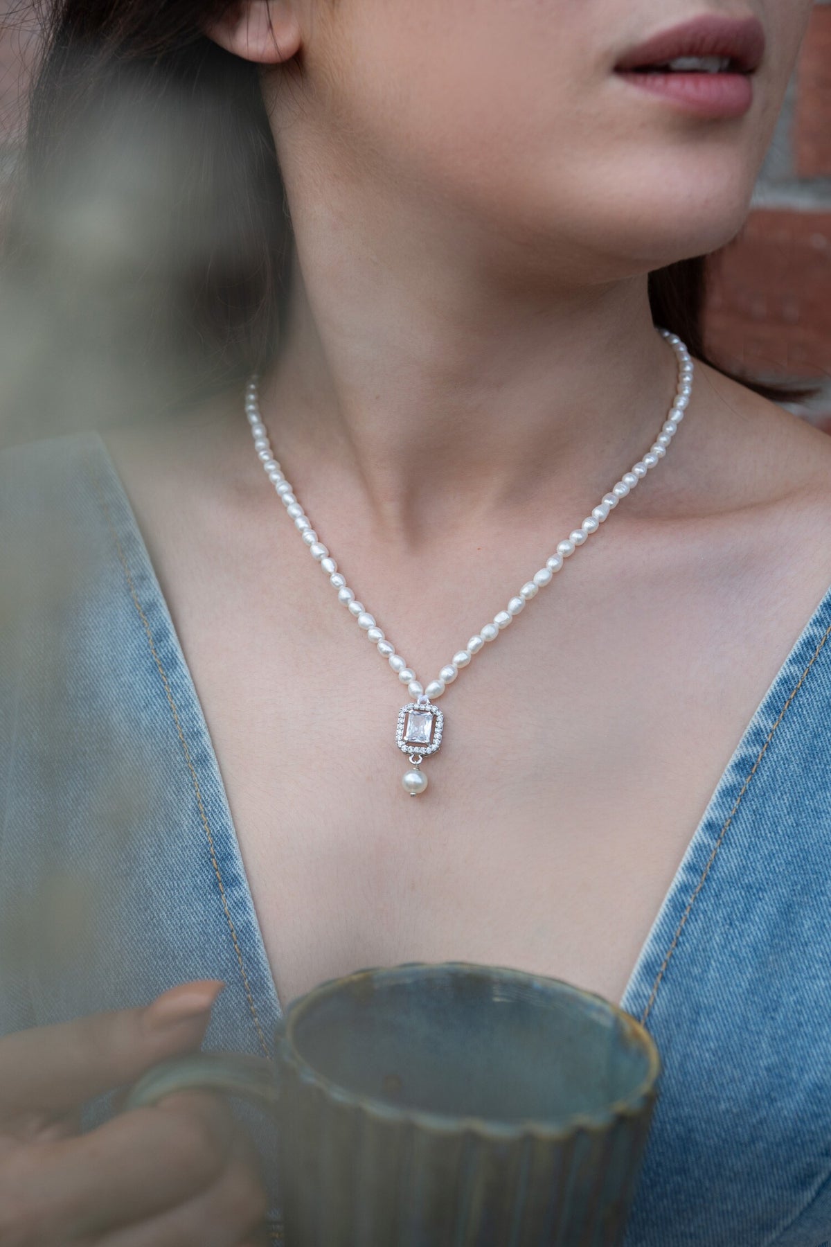 Pearl Embellished Pendant Necklace 
