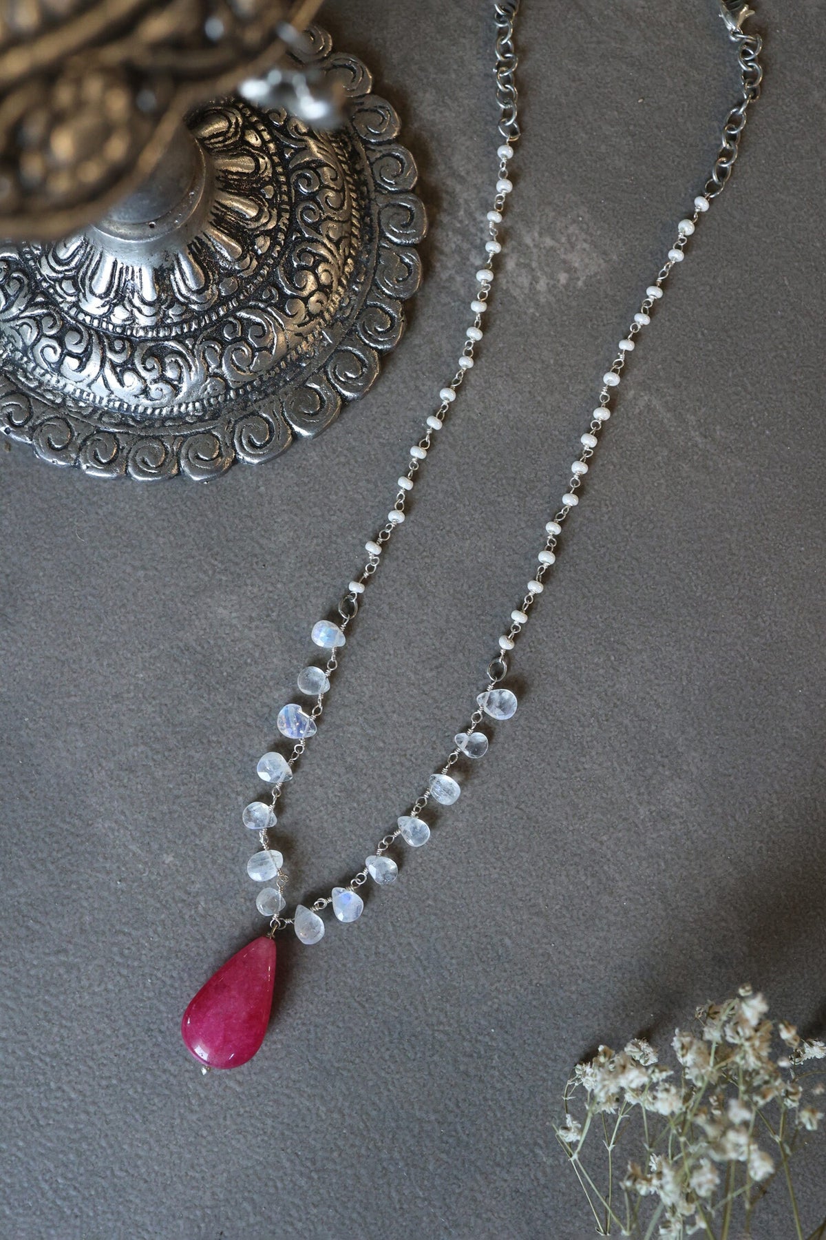 Contrast Stone Pendant Necklace 