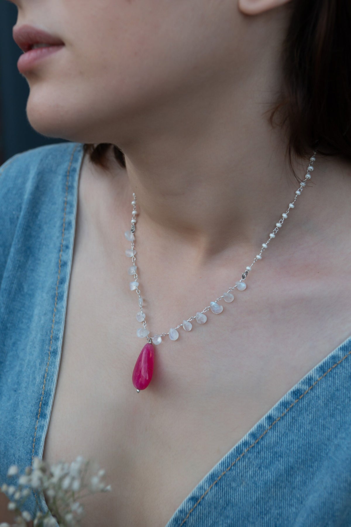 Contrast Stone Pendant Necklace 
