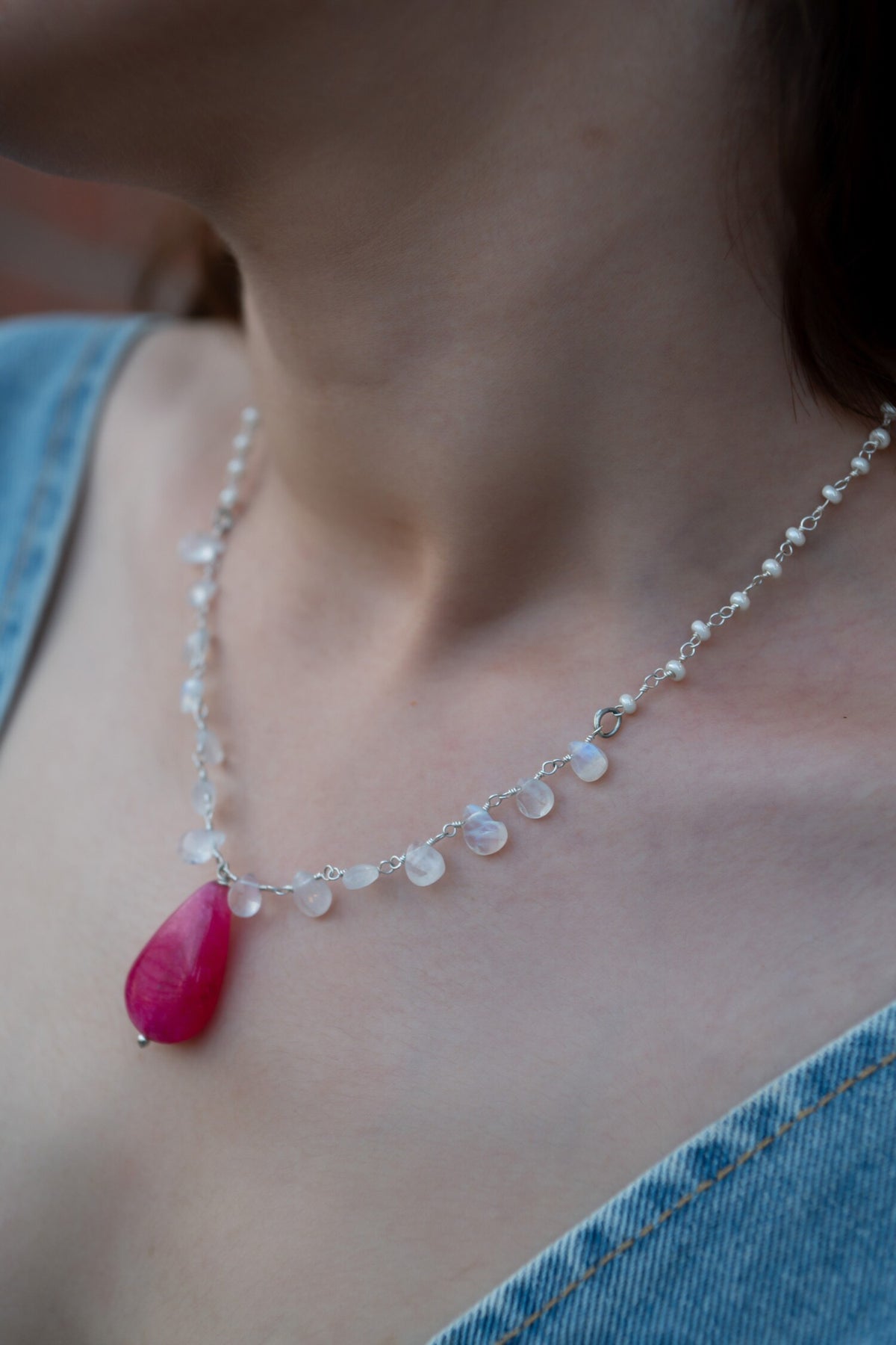 Contrast Stone Pendant Necklace 