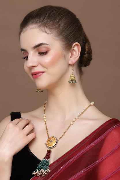 Natural Stone Embellished Pendant Necklace 