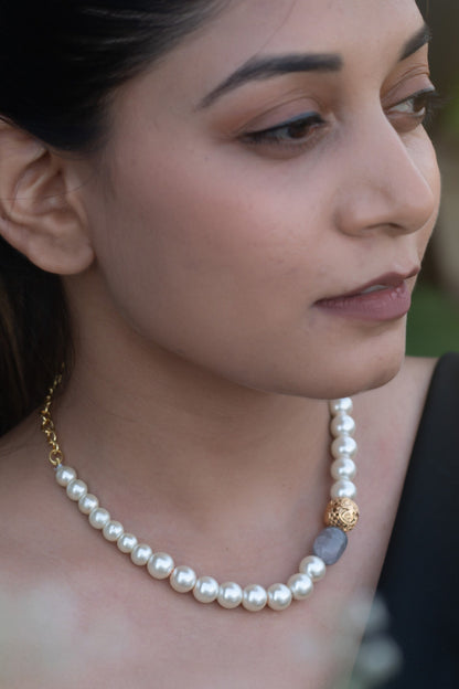 Freshwater Pearl Embellished Necklace 