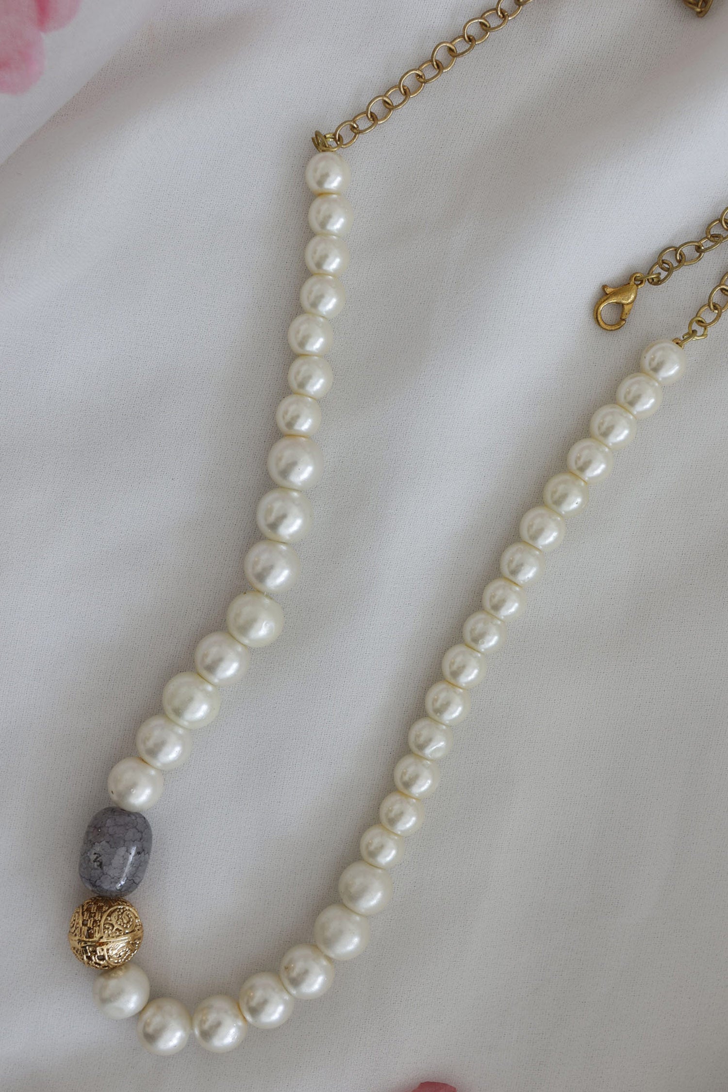 Freshwater Pearl Embellished Necklace 