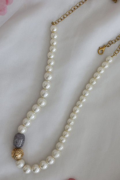 Freshwater Pearl Embellished Necklace 