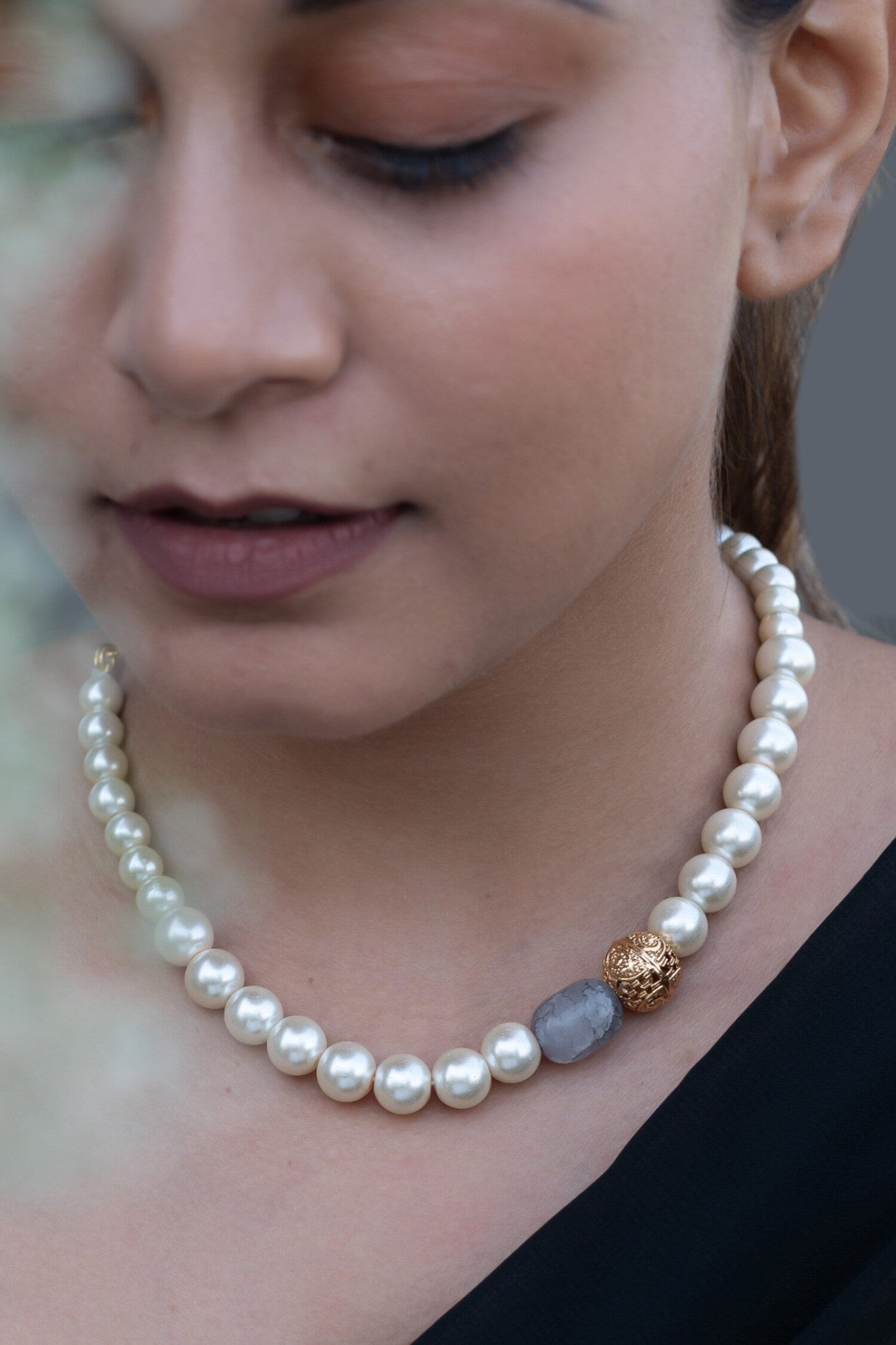 Freshwater Pearl Embellished Necklace 