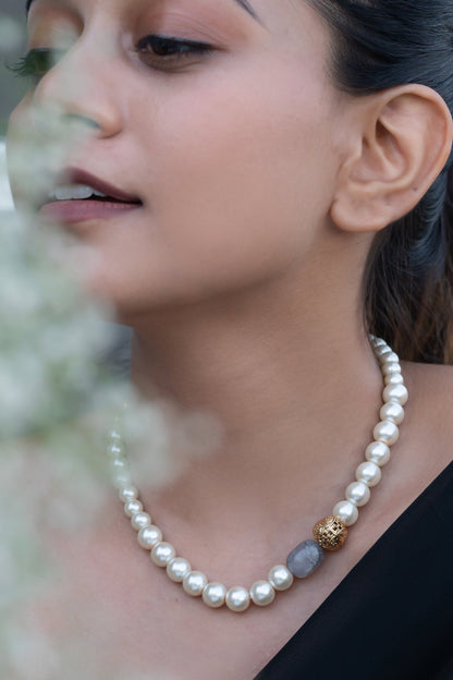 Freshwater Pearl Embellished Necklace 