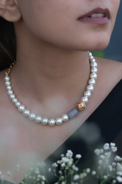 Freshwater Pearl Embellished Necklace 