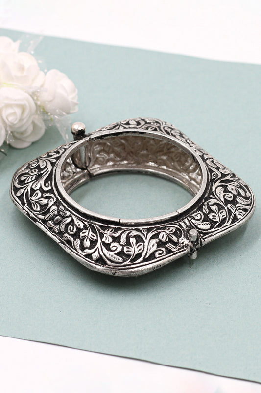 Floral Carved Work Bangle 