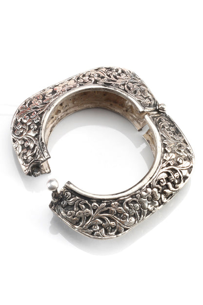Floral Carved Work Bangle 