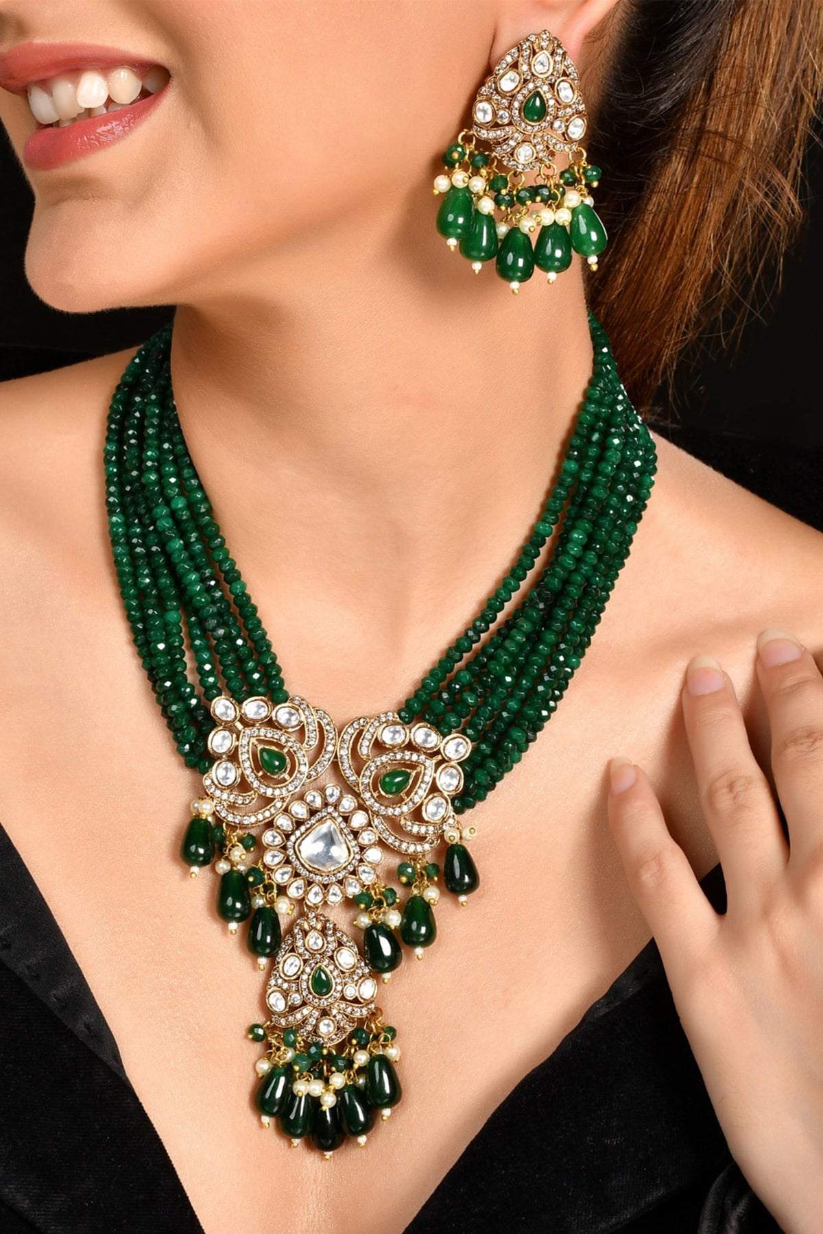 Kundan Embellished Pendant Necklace Set 