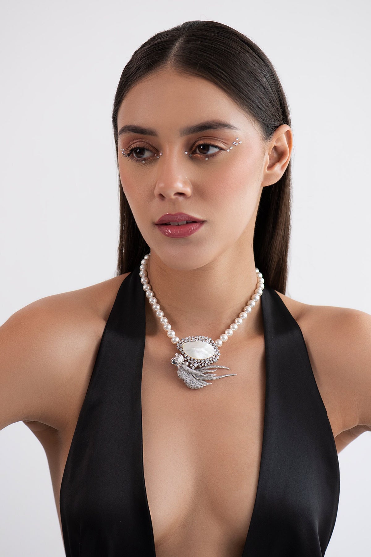 Mother Of Pearl Studded Pendant Necklace 