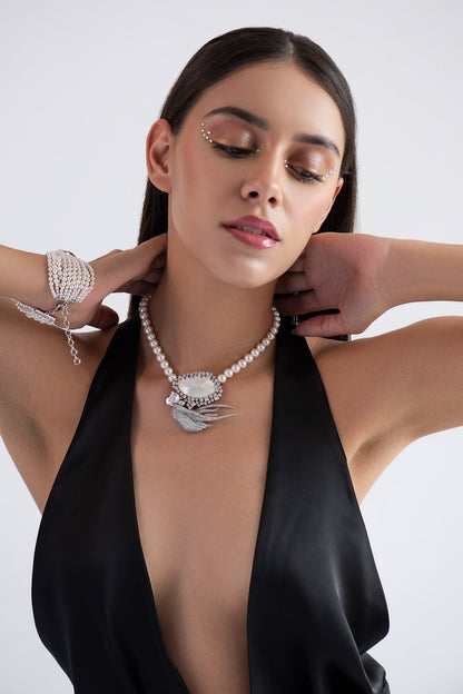 Mother Of Pearl Studded Pendant Necklace 