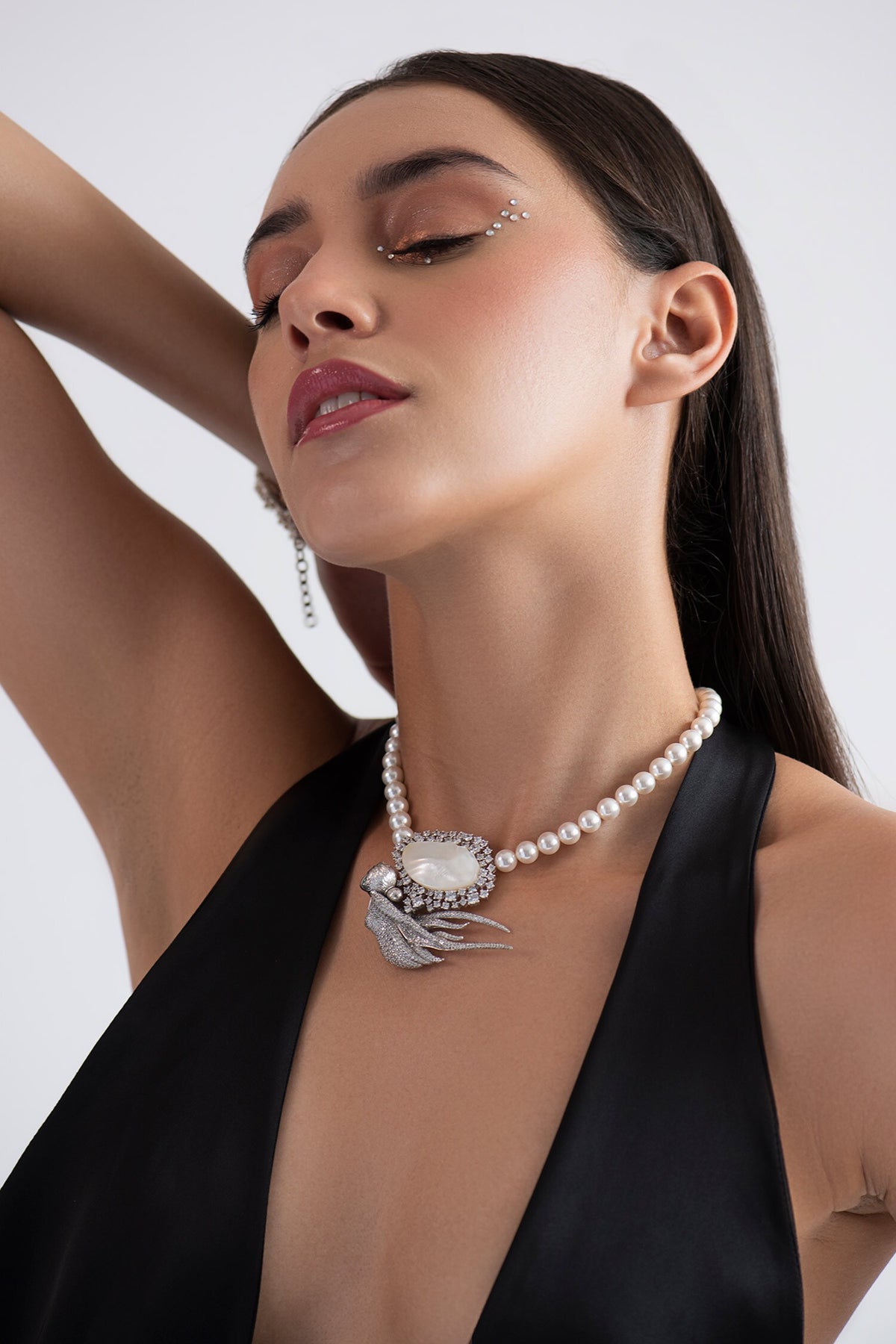 Mother Of Pearl Studded Pendant Necklace 