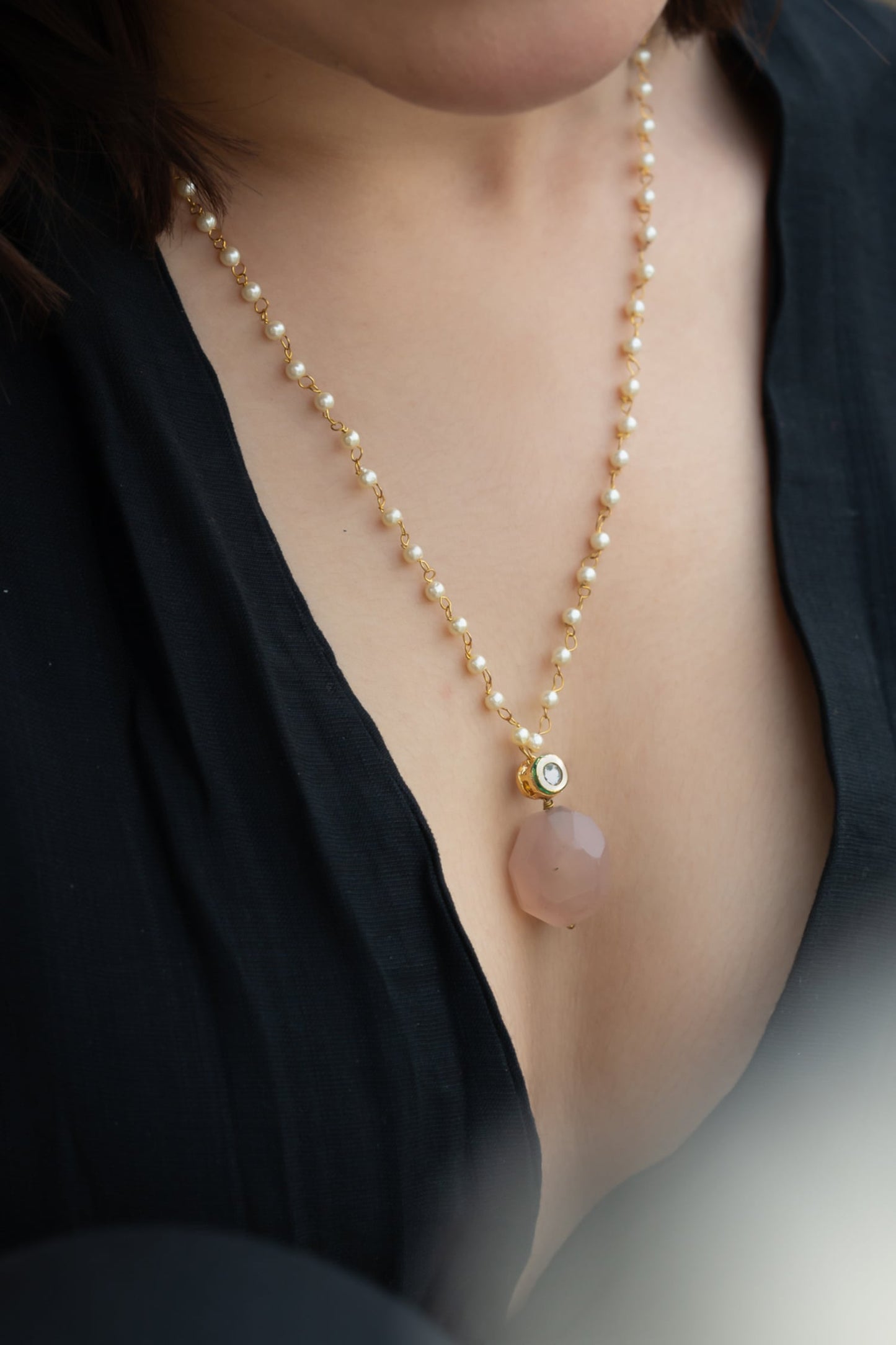 Pearl Embellished Pendant Necklace 