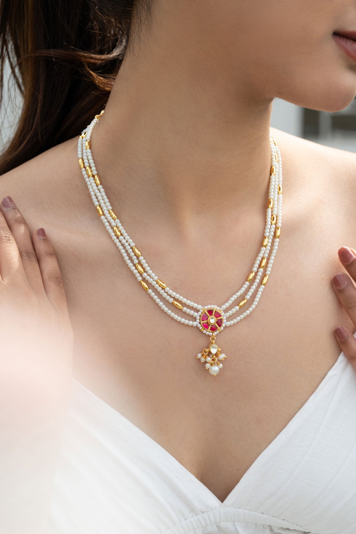 Shell Pearl Embellished Pendant Necklace 