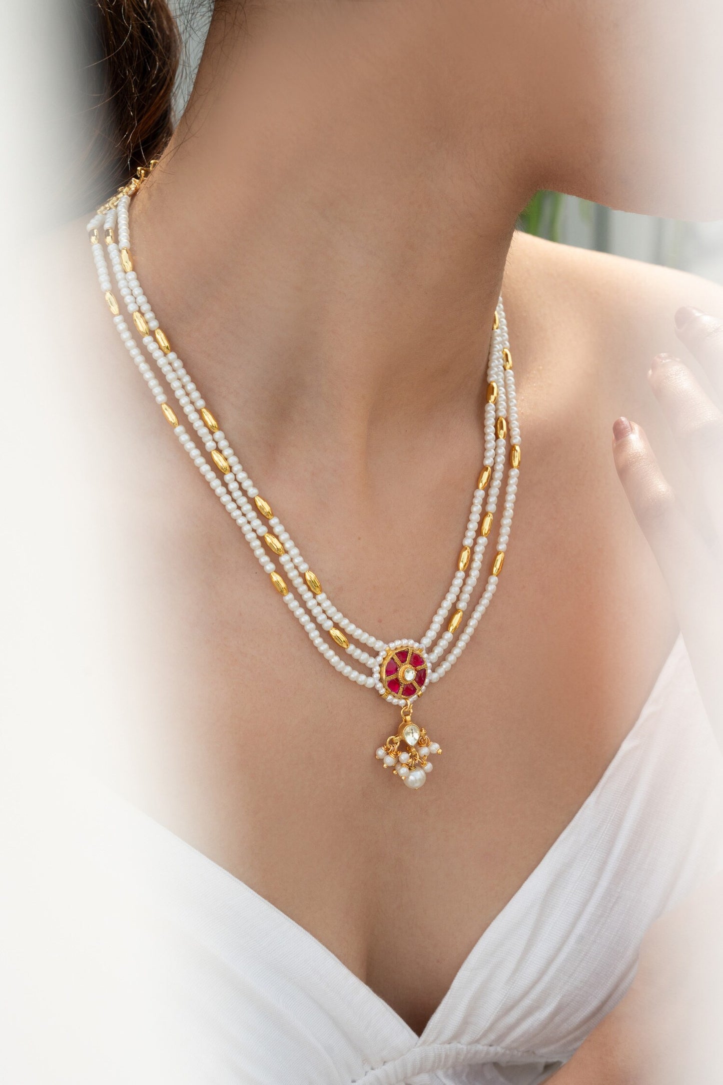 Shell Pearl Embellished Pendant Necklace 