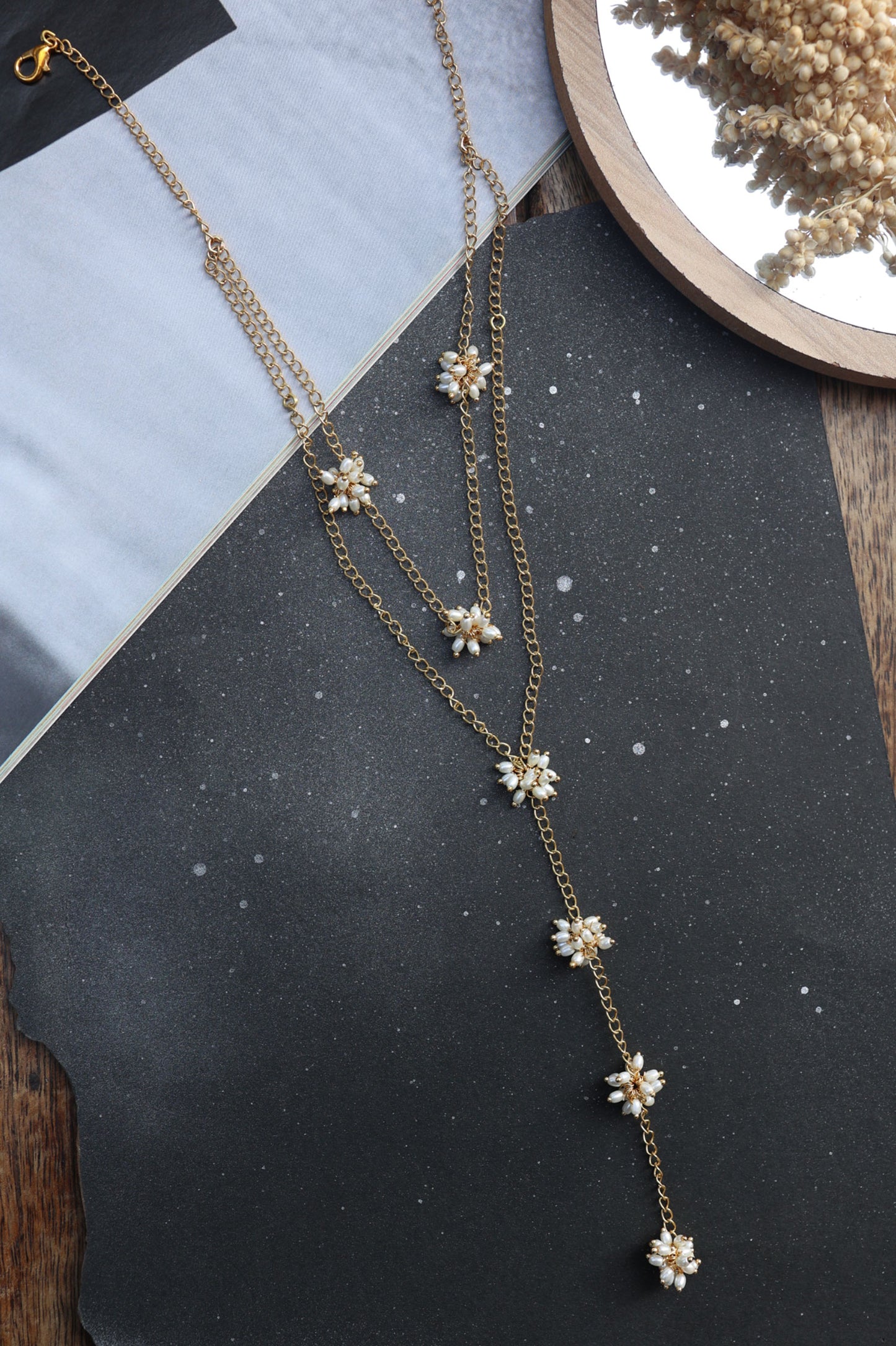 Shell Pearl Embellished Chain Pendant Necklace 
