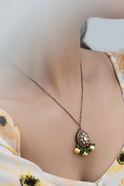 Polki Embellished Pendant Necklace 