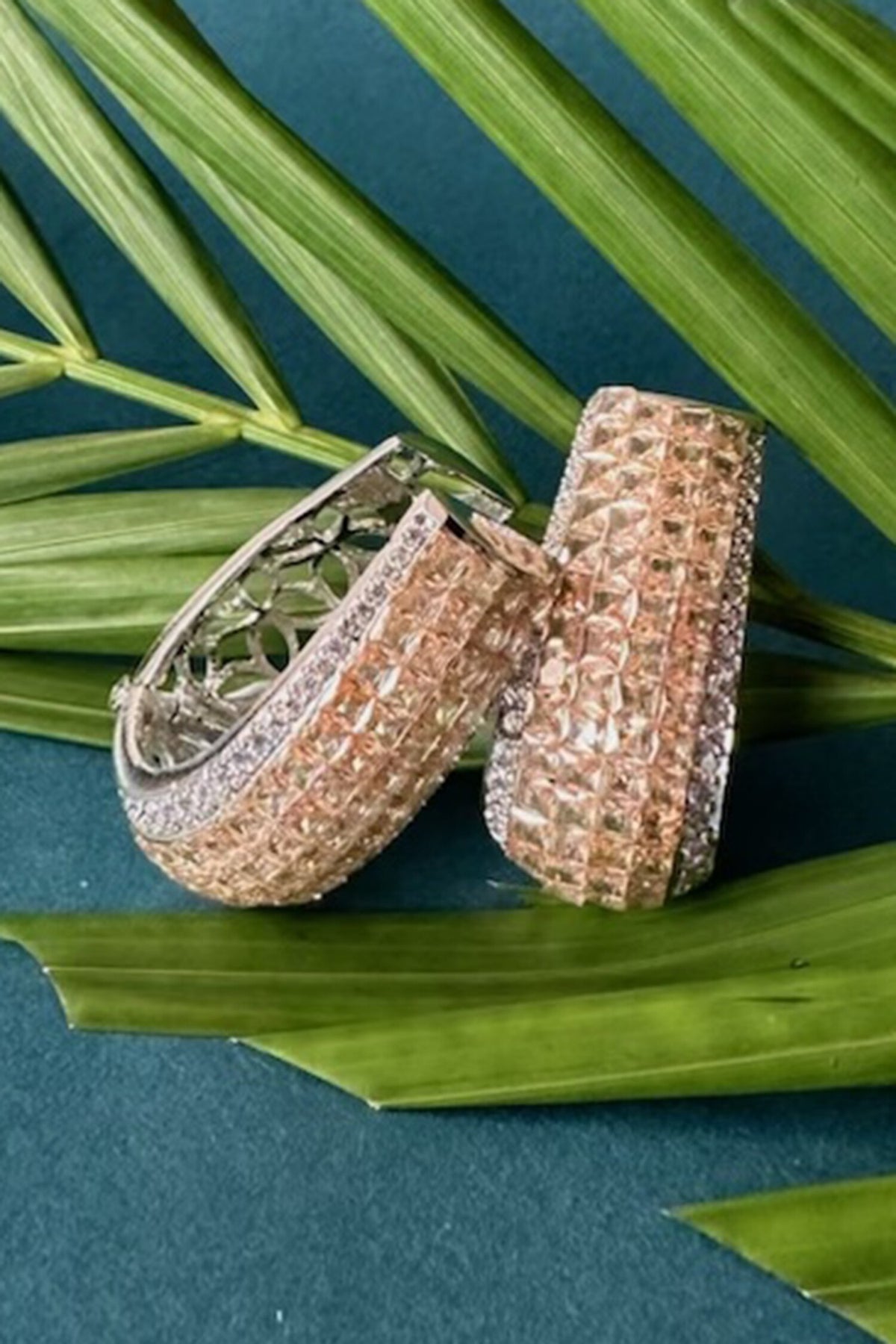 Oro Anneau Twisted Earrings 