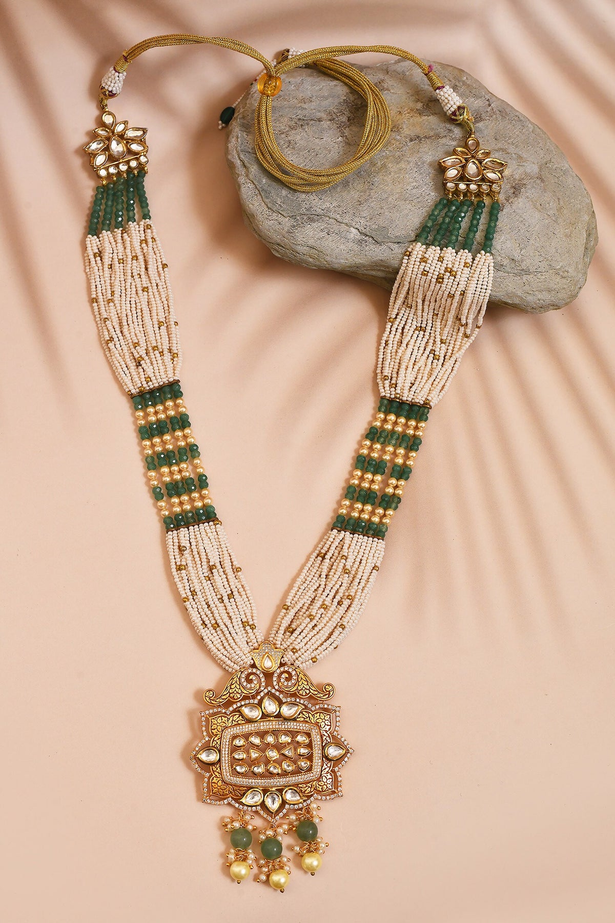 Carved Kundan Pendant Necklace 