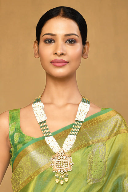 Carved Kundan Pendant Necklace 