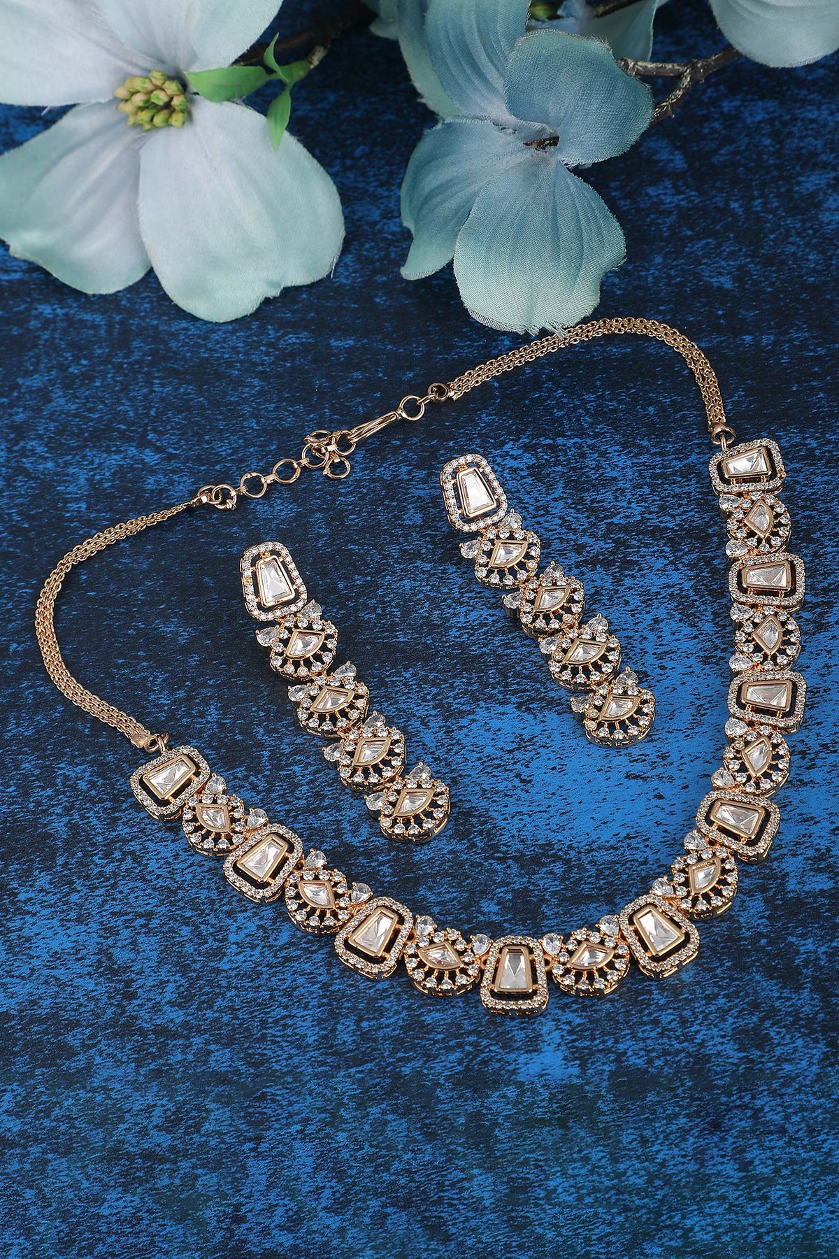 Kundan Embellished Necklace Set 