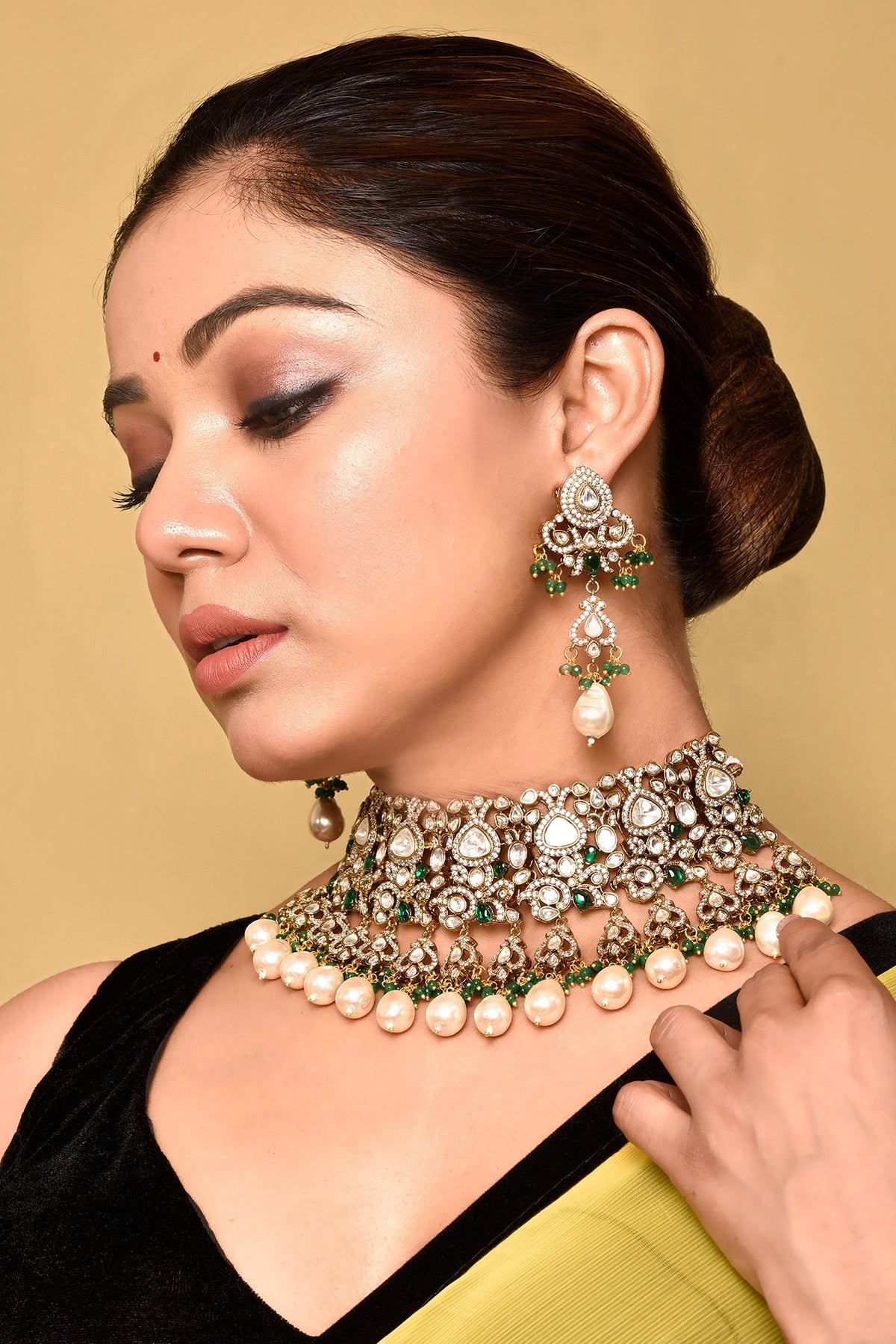 Stone Studded Floral Pattern Necklace Set 