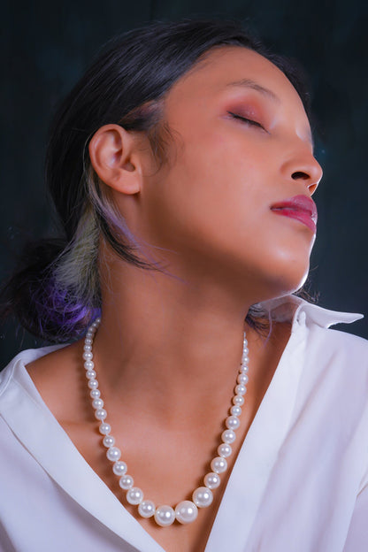 Pearl Embellished Necklace 