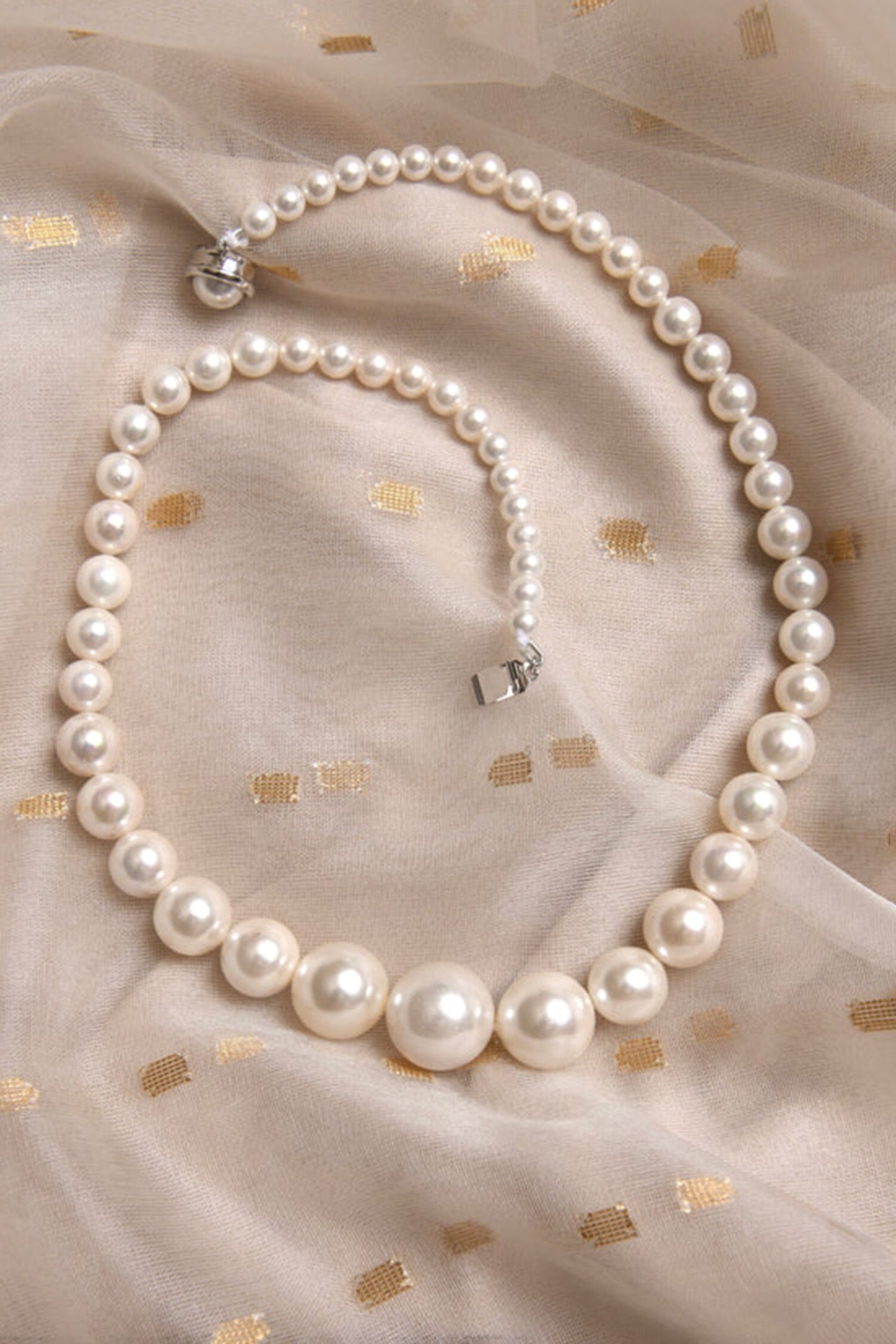 Pearl Embellished Necklace 