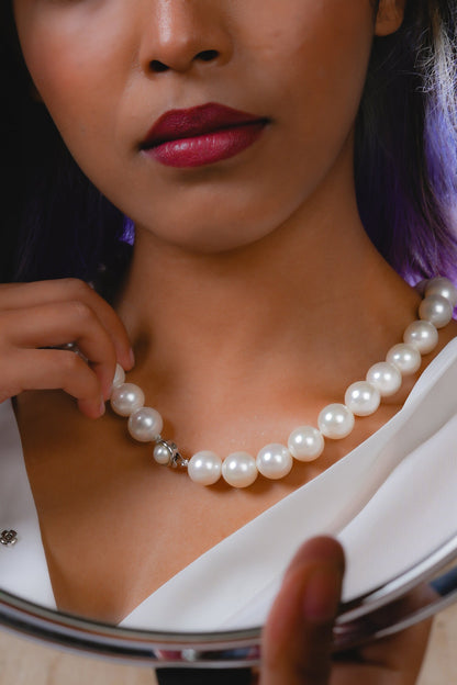 Ava Pearl Necklace 