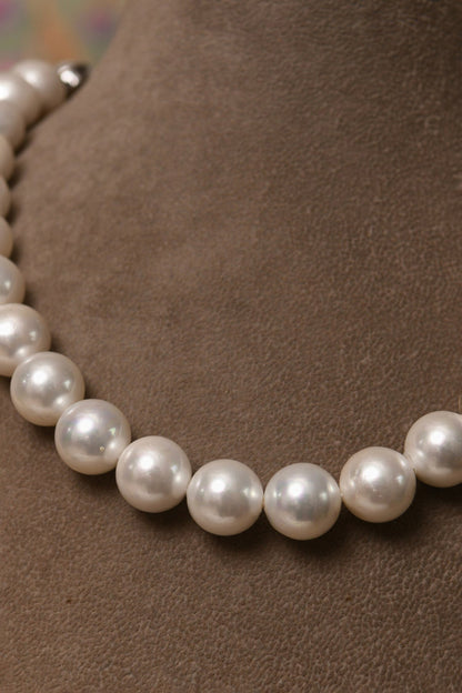 Ava Pearl Necklace 